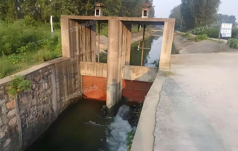 台山乡村双孔渠道闸门